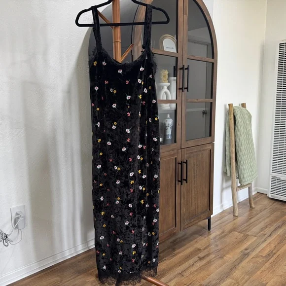 NWOT ASOS DESIGN Curve embroidered velvet midi slip dress with lace trim - Picture 5 of 8